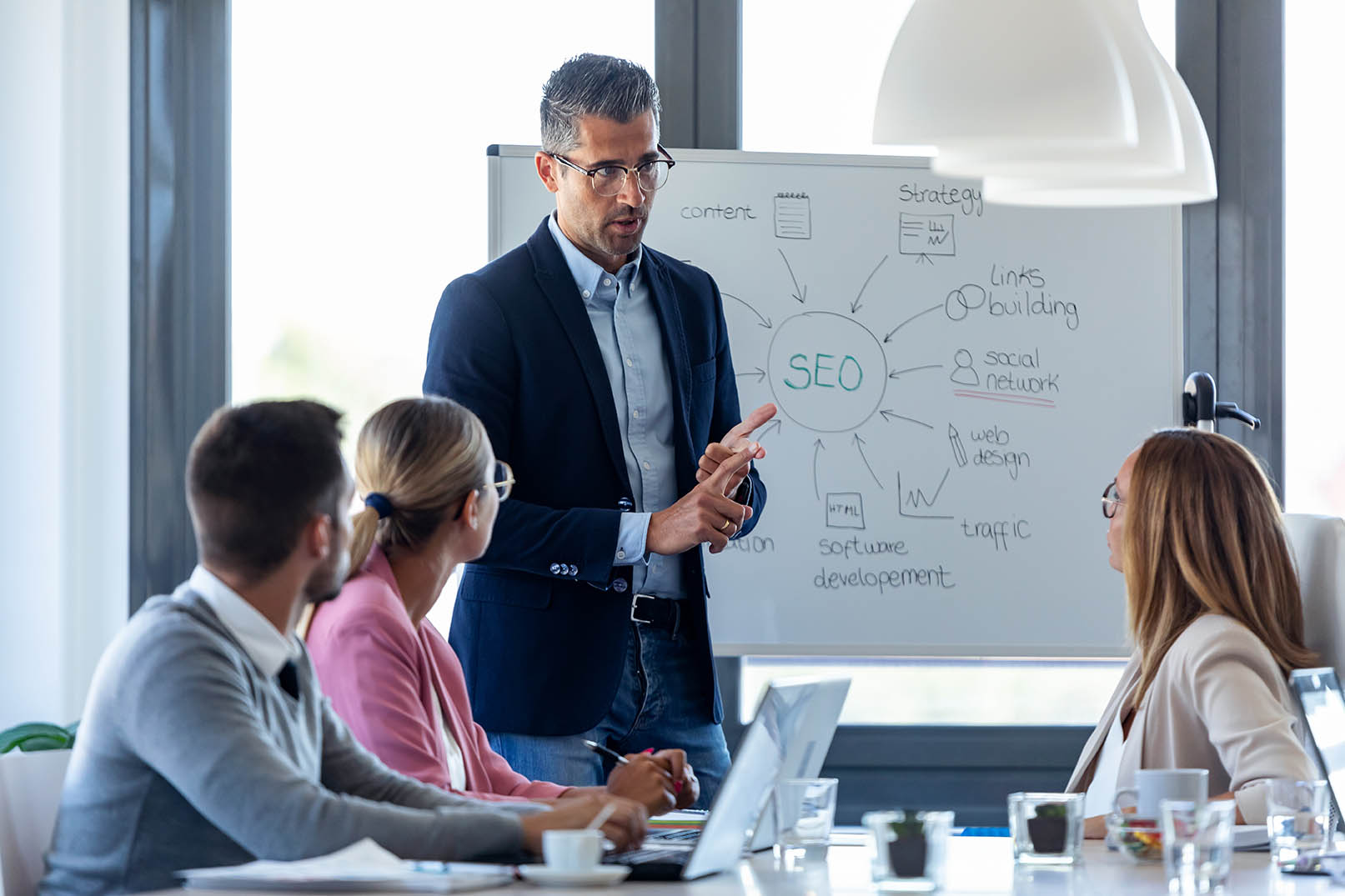 Consultant SEO : le guide pour trouver un expert en référencement naturel